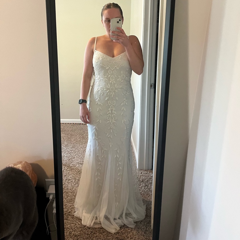 GORGEOUS & brand new wedding dress from David’s Bridal - Picture 2 of 9
